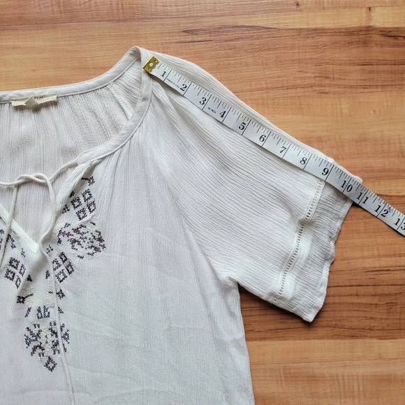 Mystree-  White Emroidered Lightweight Short Sleeve Top with Collar Tie - Picture 7 of 9